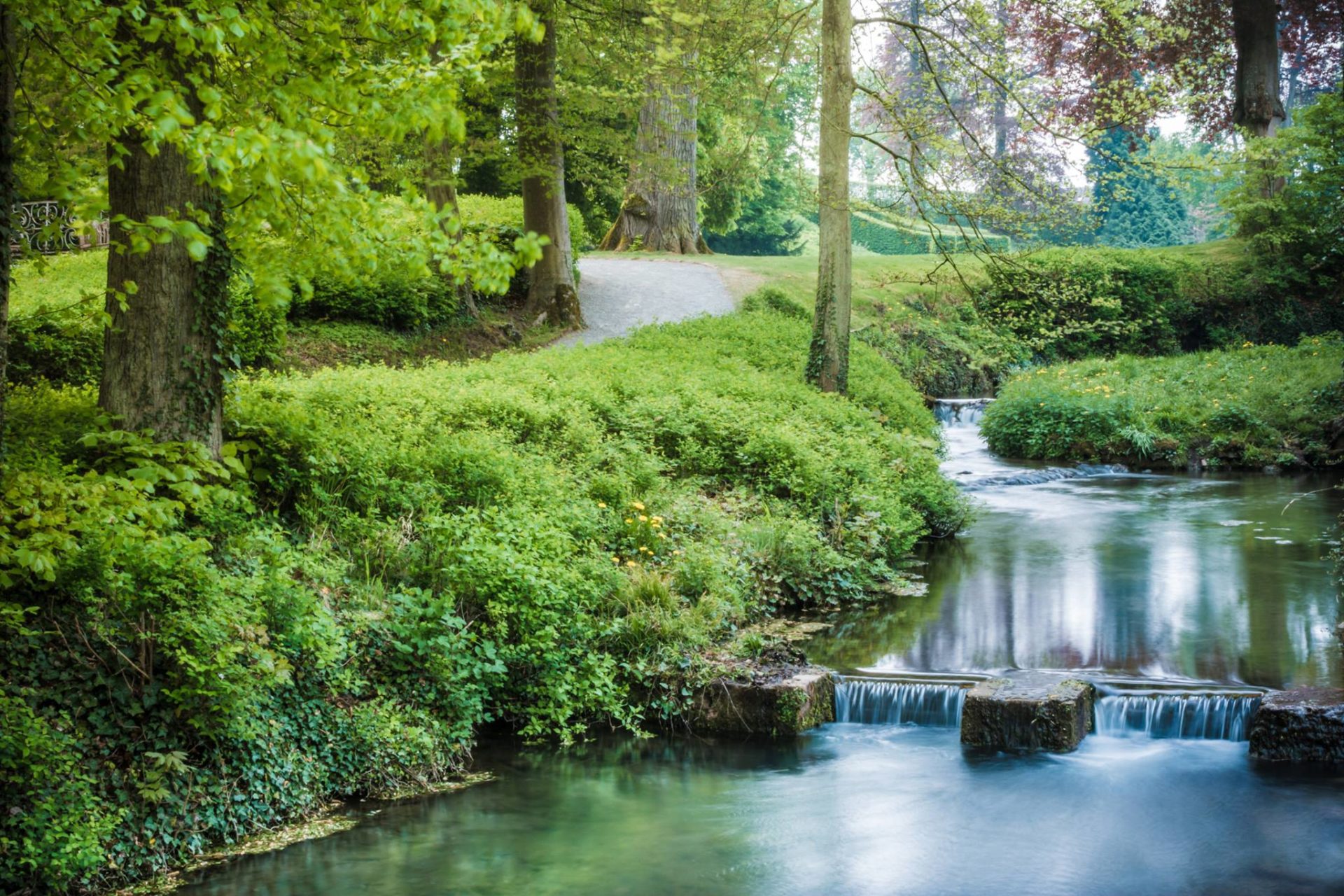 petite-cascade-des-jardins-deau-dannevoie